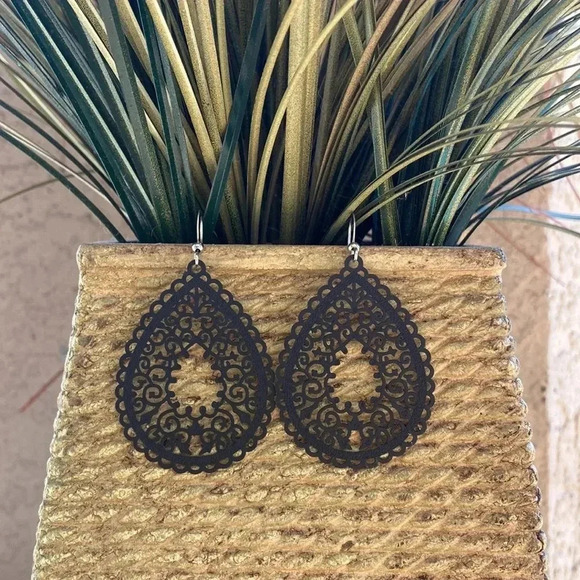 New black earrings drop dangle geometric pattern earrings lightweight - Picture 1 of 3